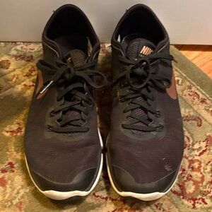 Nike Women's Black and White Sneakers